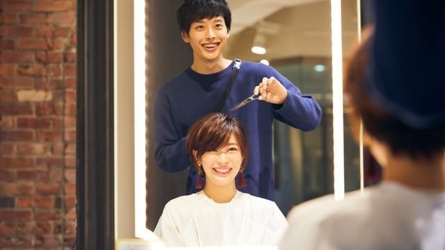 カットしている画像