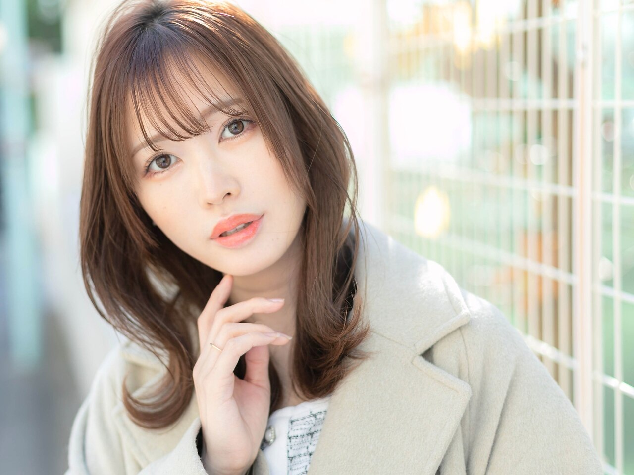 東京で縮毛矯正しながら毛先に自然なワンカールをつけたヘアスタイルイメージ