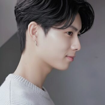 センターパートが自然に決まるメンズ縮毛矯正の仕上がり