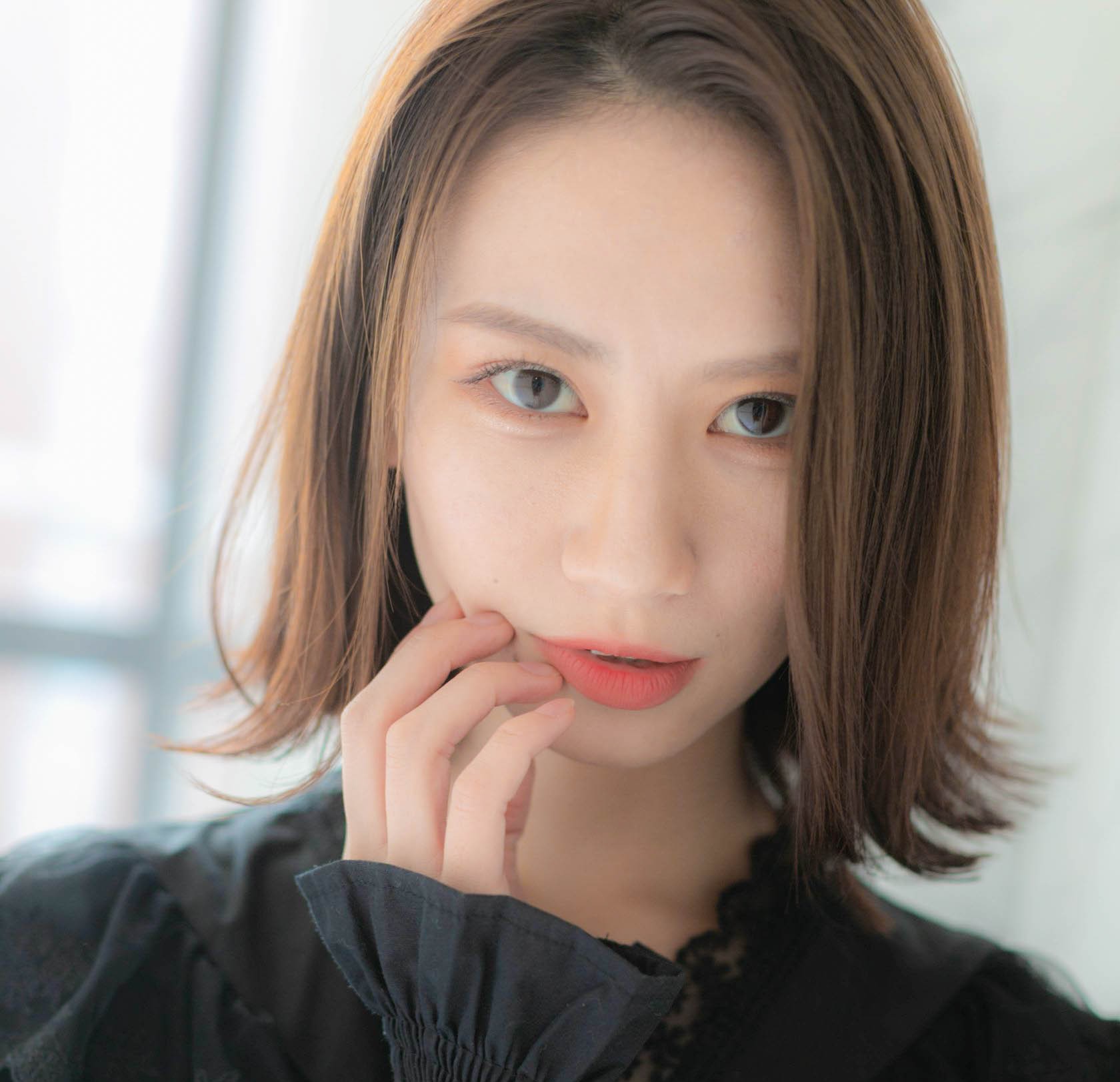 前髪なしの大人女性のナチュラルなボブスタイル